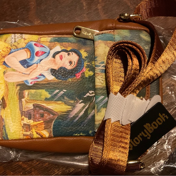 Loungefly storybook passport SNOW WHITE crossbody - Picture 4 of 4